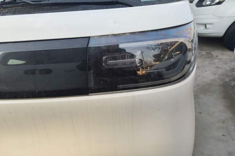 Used SAIC MAXUS Dana V1 2025 V1+ Long Wheelbase Low-Roof Multi-Function Version (62 kWh)