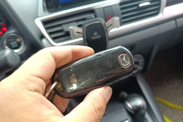 Used Mazda 3 Axela 2014 Sedan 1.5L Automatic Comfort Model