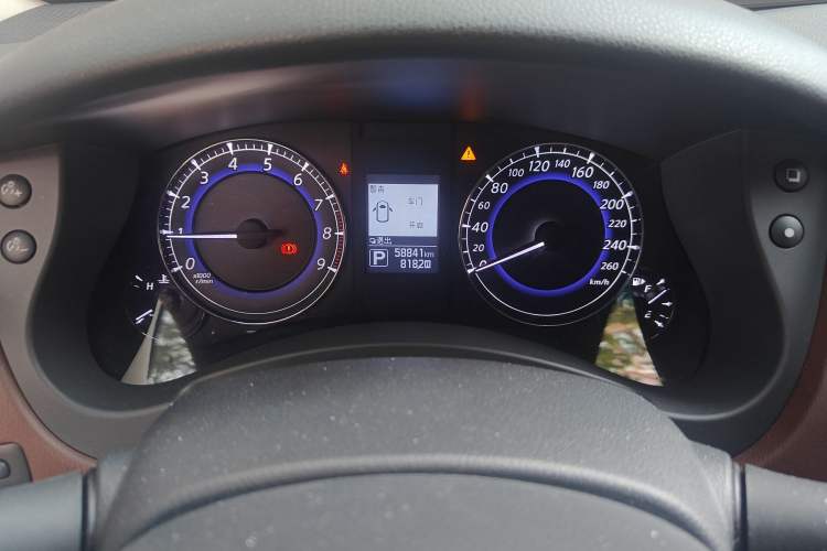 Used Infiniti QX50 2015 2.5L Enjoyment Edition Odometer Close Up