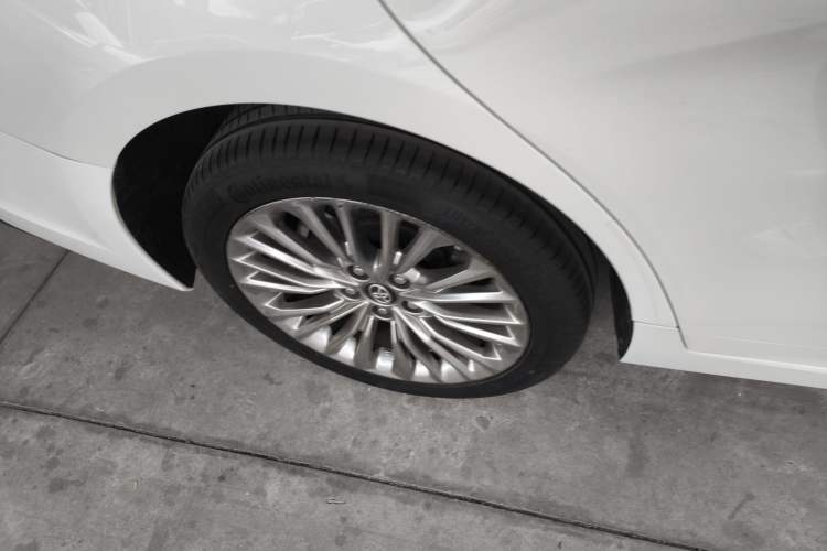 Used Toyota Avalon 2019 Dual-Engine 2.5L Luxury Edition China VI Standard