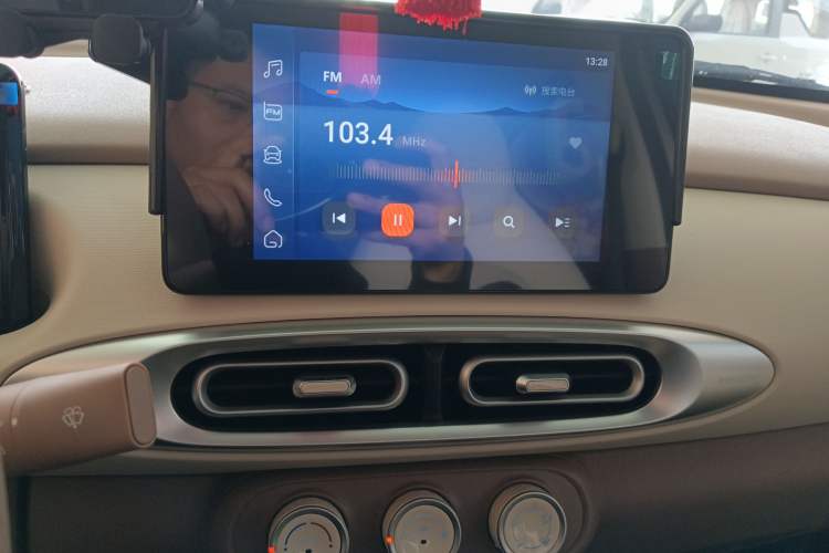 Used Wuling Hongguang MINIEV 2025 Four-Door Version Zhenxiang+ Edition Audio And AC Panel