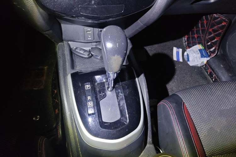 Used Nissan Qashqai 2016 2.0L CVT Luxury Edition Gear Lever