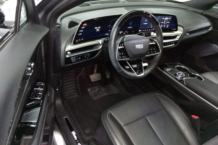 Used Cadillac LYRIQ 2022 Rear-Drive Long-Range Luxury Edition
