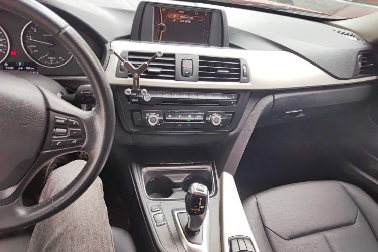 Used BMW 3 Series 2013 316i Active Edition Audio And AC Panel