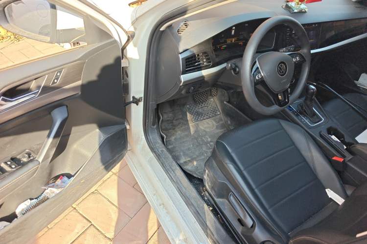 Used Volkswagen Lavida 2021 1.5L Automatic Comfort Edition Interior 3