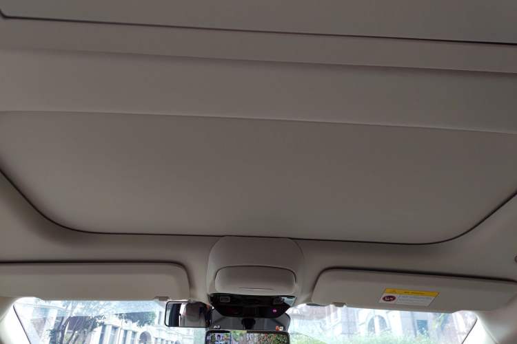 Used Li Auto MEGA 2025 Home Family Special Edition Headliner