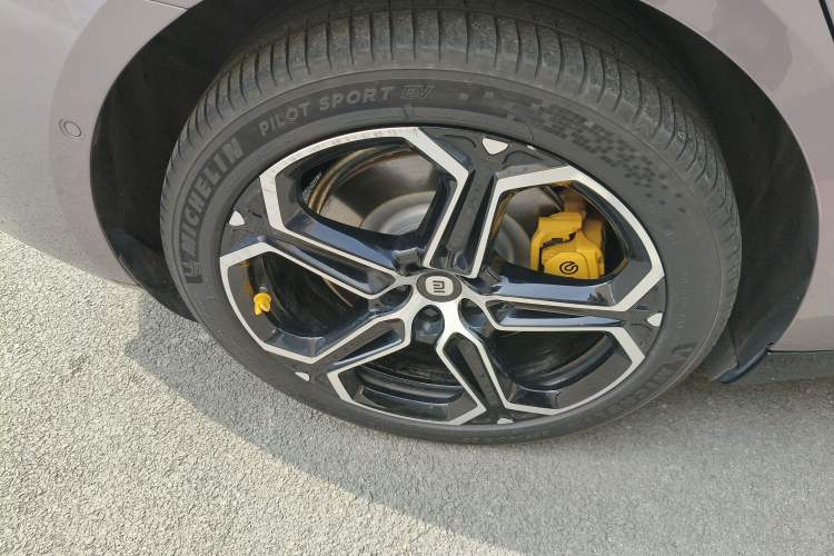 Used Xiaomi Auto SU7 2024 Four-Wheel Drive Ultra-Long Range Advanced Intelligent Driving Max Edition