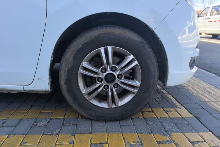 Used SAIC MAXUS G10 2016 2.0T Automatic Luxury Edition Right Front Wheel Hub