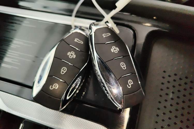 Used Hongqi H5 2025 2.0T Automatic Flag Edition – 500 000 Units Commemorative Version
