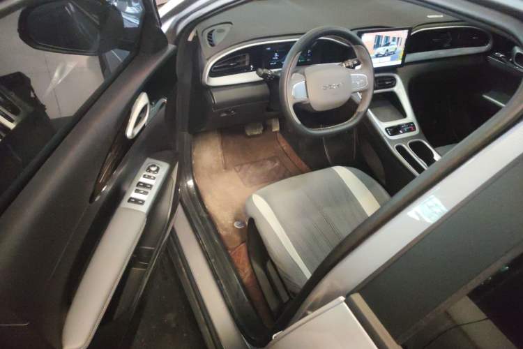 Used Geely Galaxy Geome 2025 410 km Free Version