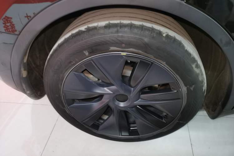 Used Tesla Model Y 2023 Rear-Wheel-Drive Version Right Rear Wheel Hub