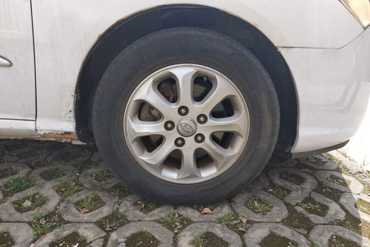 Used Hyundai Celesta 2008 1.6L MT GLS Right Front Wheel Hub