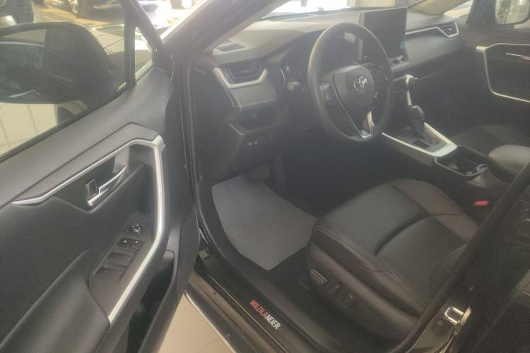 Used Toyota Wildlander 2020 2.0L CVT 4x4 Luxury Edition
