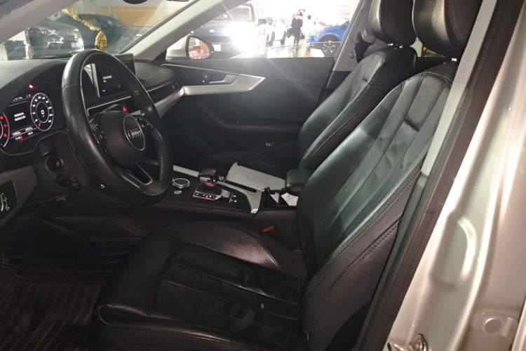 Used Audi A4L 2018 30th Anniversary Edition 40 TFSI Fashion Model
