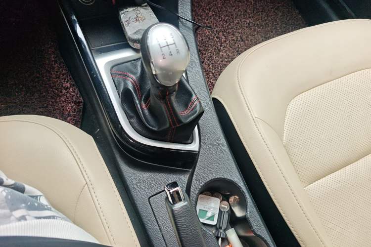 Used Changan Alsvin V7 2015 1.6L Manual Enjoyment Model China IV Standard
