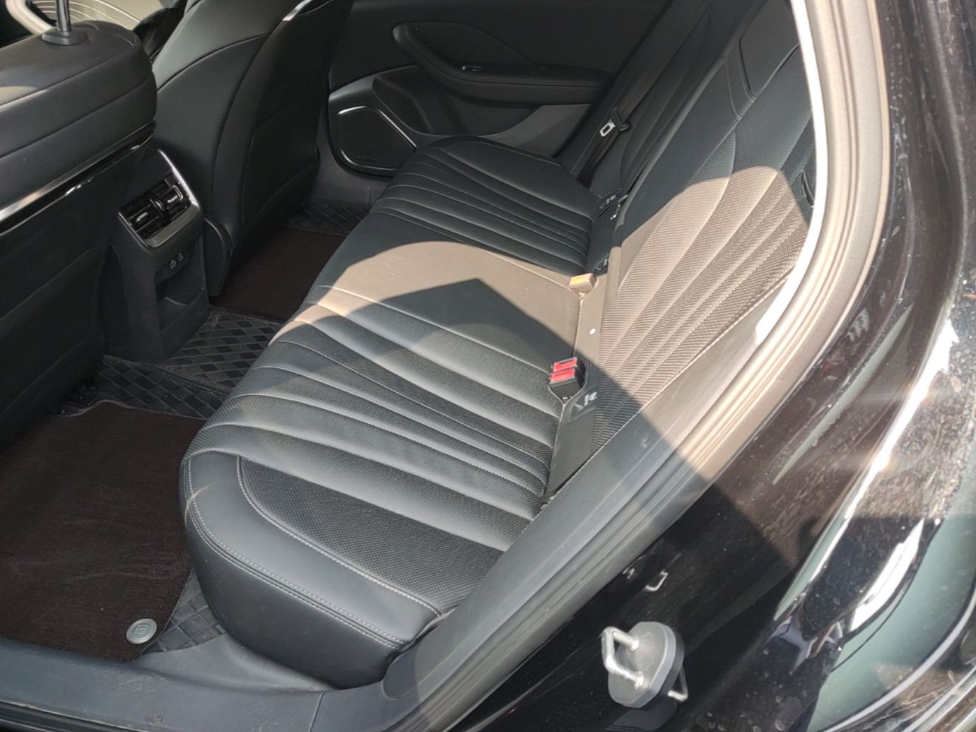 Hongqi H5 2024 1.5T DCT Smart Connect Flagship Edition - Chinese Trim Yun — снимка 20