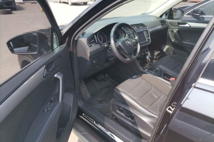 Used Volkswagen Tiguan L 2017 330TSI Automatic Two-Wheel Drive Luxury Edition Driver Seat
