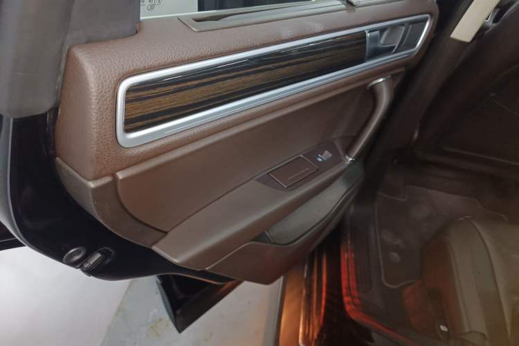 Used Volkswagen Touareg 2016 3.0 TSI High-End Version
