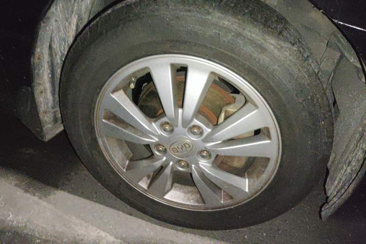 Used BYD G6 2012 2.0L Manual Luxury Version
