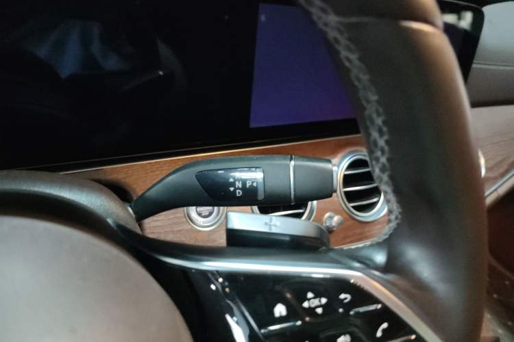 Used Mercedes-Benz E-Class 2022 Second Facelift E 300 L Fashion Edition Gear Lever