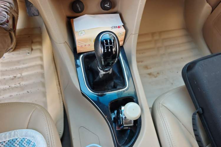 Used Baojun 730 2016 1.5L Manual Comfort Version 7 Seats China V Emission Standard Gear Lever