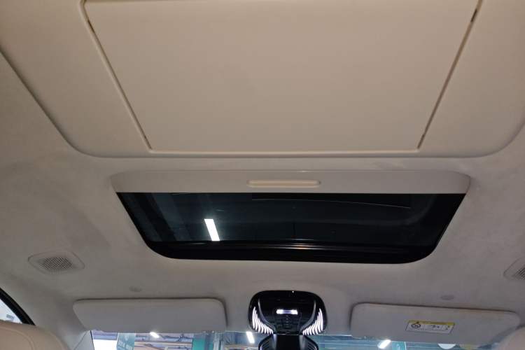 Used VOYAH Dream 2025 PHEV Four-Wheel-Drive Flagship Kunpeng Edition
