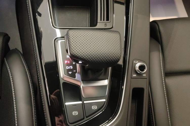 Used Audi A4L 2024 40 TFSI Luxury Dynamic Edition
