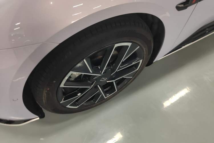 Used Avatr 06 2025 Pro Range-Extended Edition Exterior 4