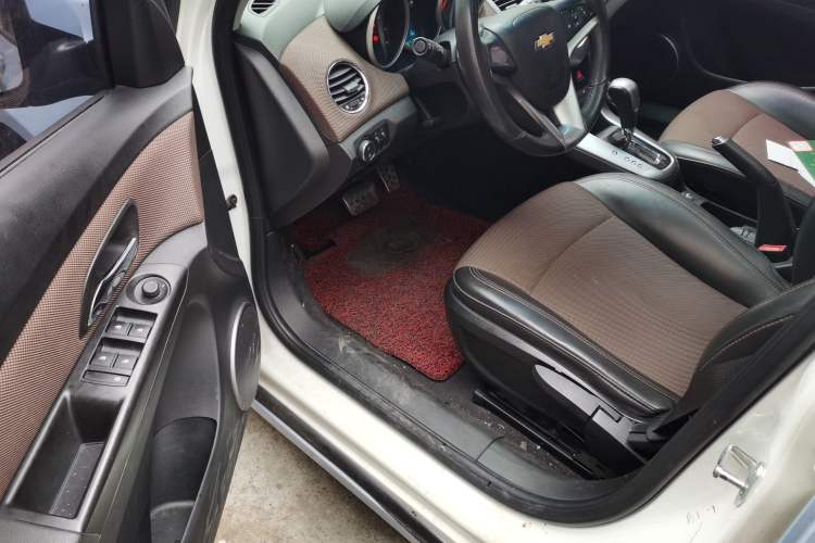 Used Chevrolet Cruze 2013 Hatchback 1.6L Automatic Luxury Model
