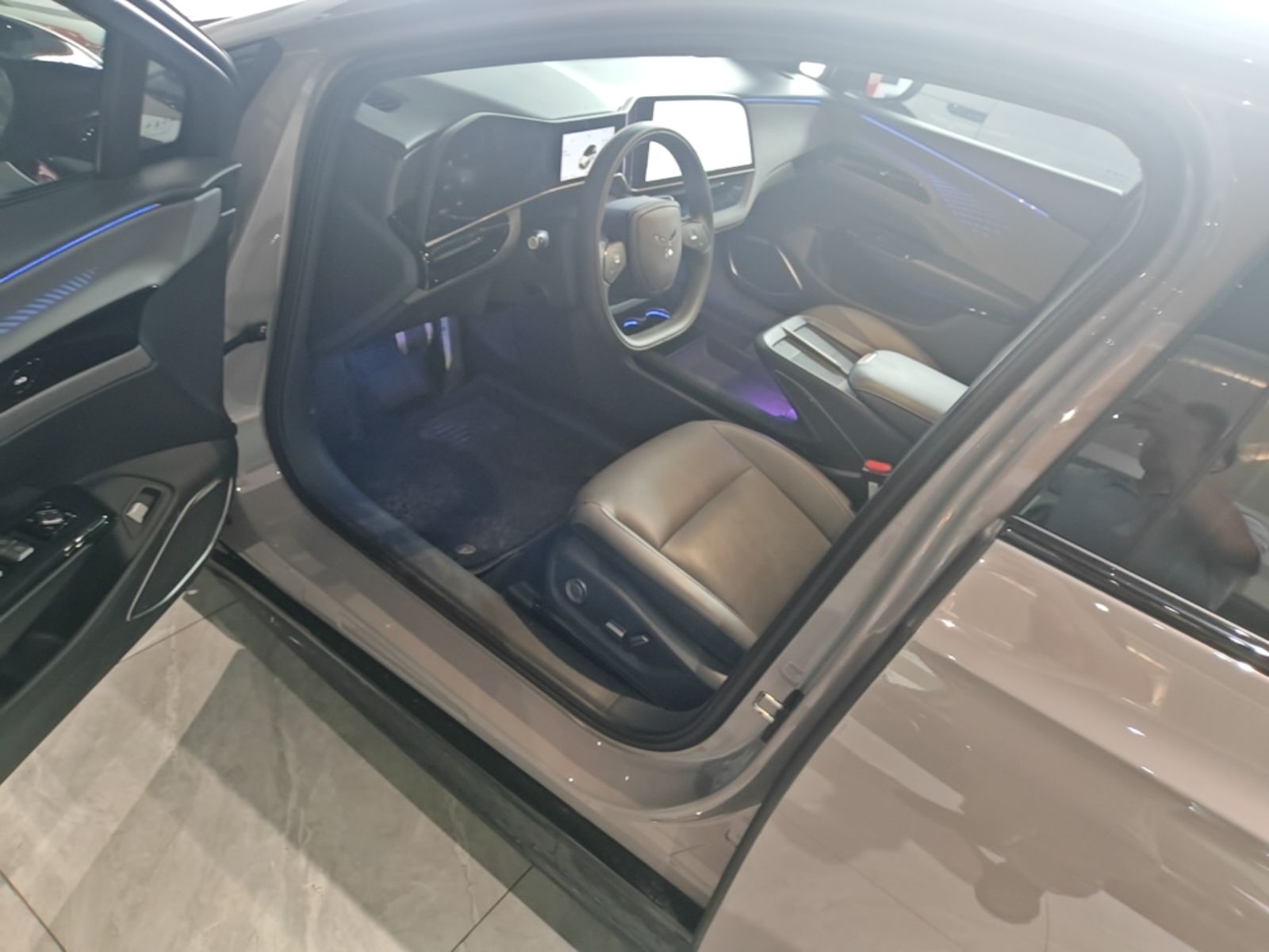 Hongqi EH7 2025 640 All-Wheel Drive Smart Selection Edition — снимка 18
