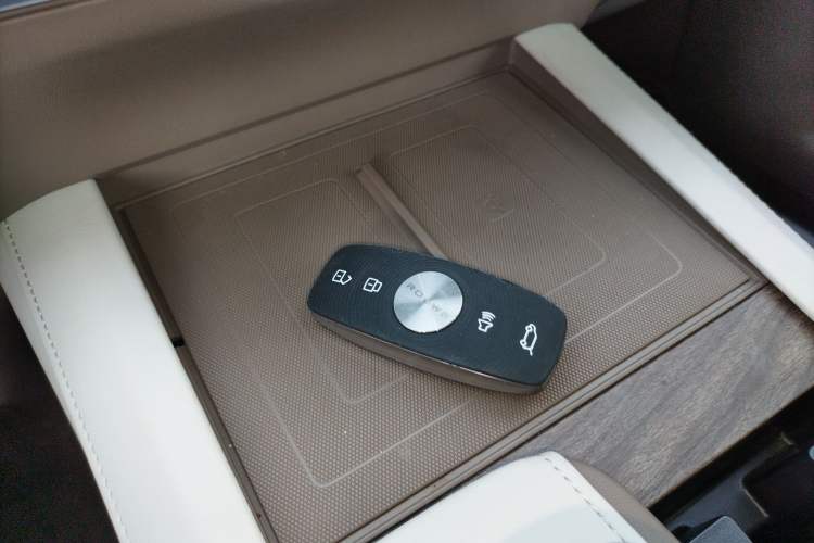 Used Roewe RX9 2023 2.0T Two-Wheel Drive Enjoyment Version Vehicle Key