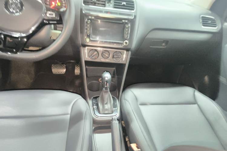 Used Volkswagen Polo 2016 1.6L Automatic Comfort Model