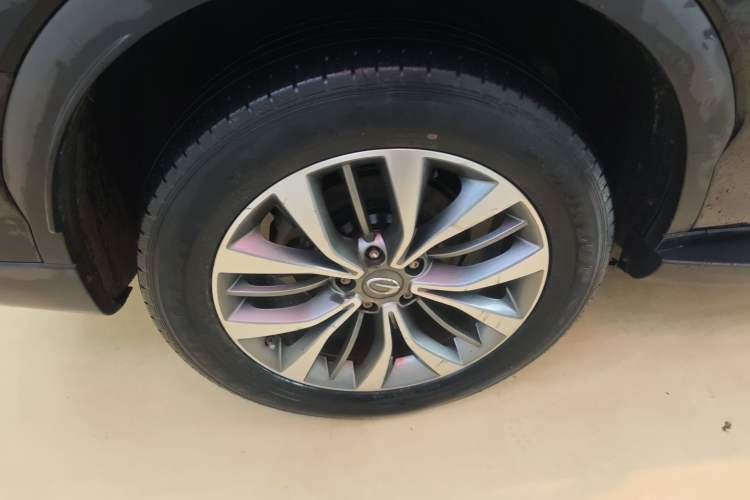 Used GAC Trumpchi GS8 2017 320T Four-Wheel Drive Luxury Smart Connectivity Version (7 Seats) Exterior 3