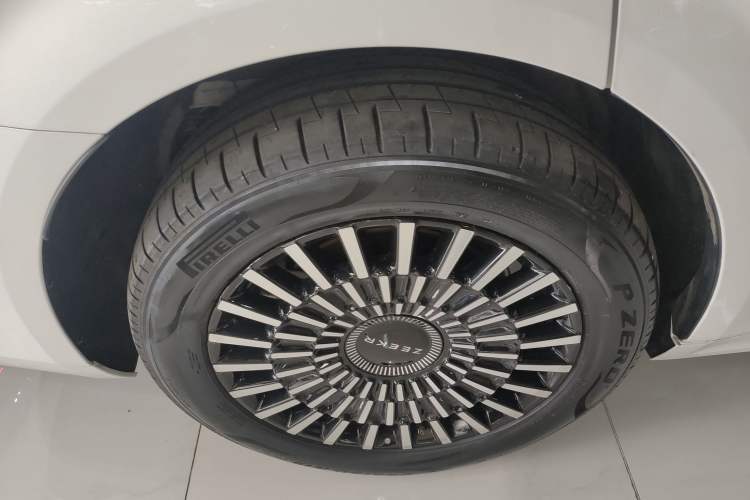 Used Zeekr 009 2024 Six-Seat Executive Version 4WD 108 kWh Exterior 5