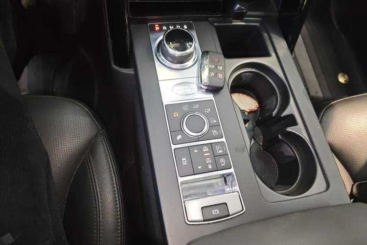 Used Land Rover Discovery 2017 3.0 SC V6 S Gear Lever