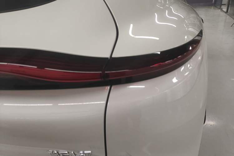 Used IM LS7 2023 90 kWh Elite Rear-Drive Version
