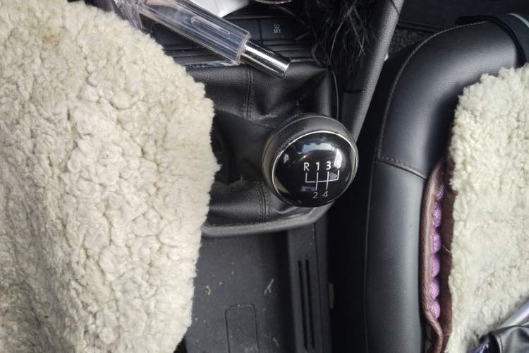 Used Volkswagen Jetta 2017 1.5L Manual Comfort Model Gear Lever