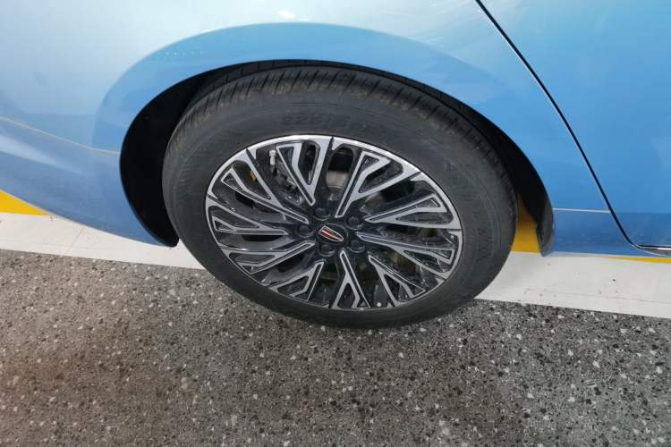 Used Hongqi H5 2024 1.5T HEV Smart Connect Flagship Edition Right Rear Wheel Hub