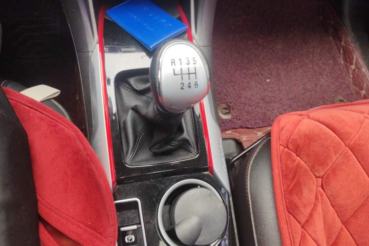 Used Haval H2 2017 Blue Label 1.5T Manual Two-Wheel Drive Luxury Model Gear Lever