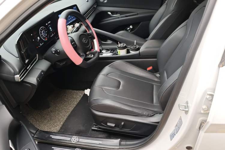 Used Hyundai Elantra 2023 1.5L CVT LUX Prestige Edition