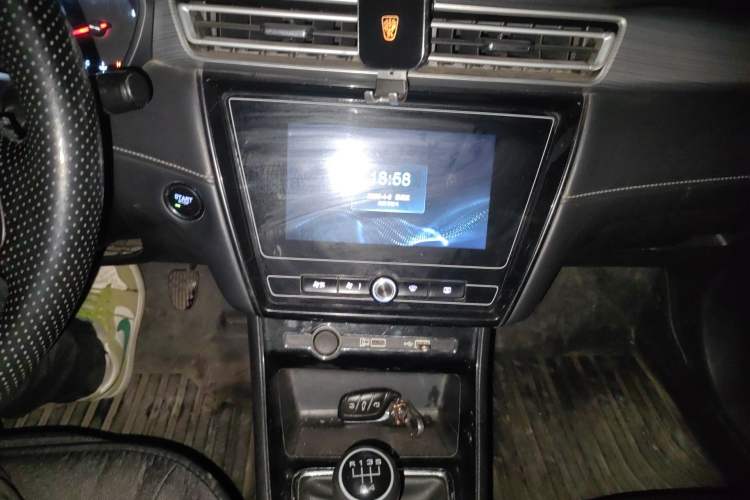 Used Roewe i5 2019 1.5L Manual 4G Connectable Langhao Edition Audio And AC Panel