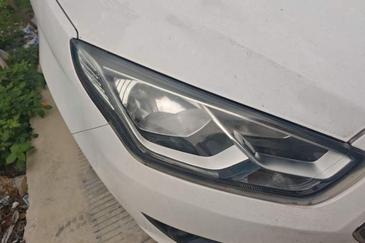 Used Ford Escort 2017 Happiness Edition 1.5L Automatic Fashion Version Right Front Headlight