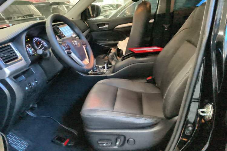 Used Toyota Highlander 2018 2.0T Four-Wheel Drive Luxury Version 7 Seats China VI Standard Left Front Seat