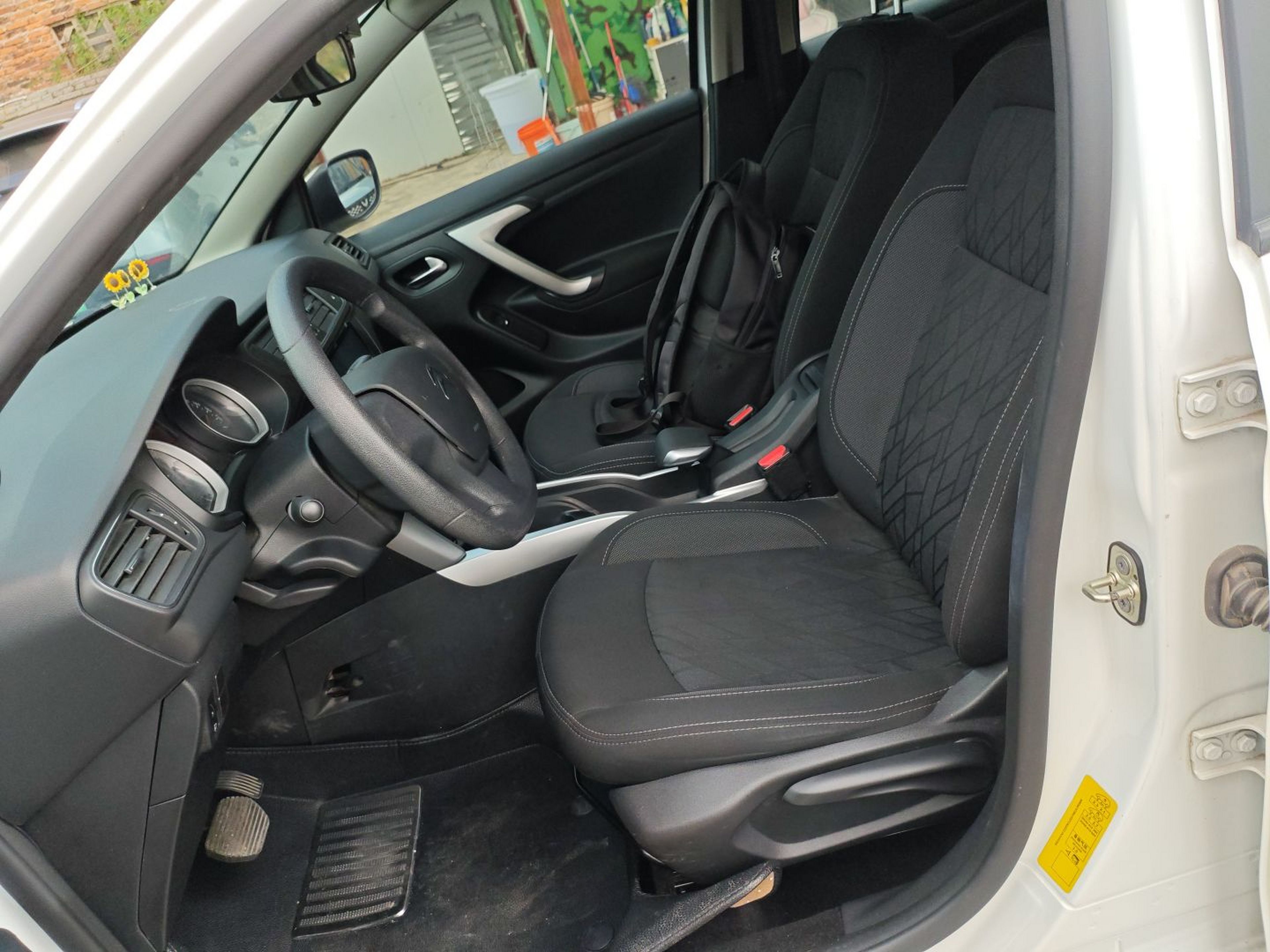 Переднее сиденье в автомобиле