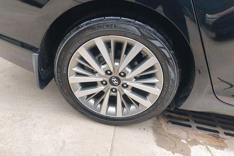 Used Hyundai Mistra 2017 1.8L Automatic Deluxe DLX Model China V Emission Standard Exterior 5