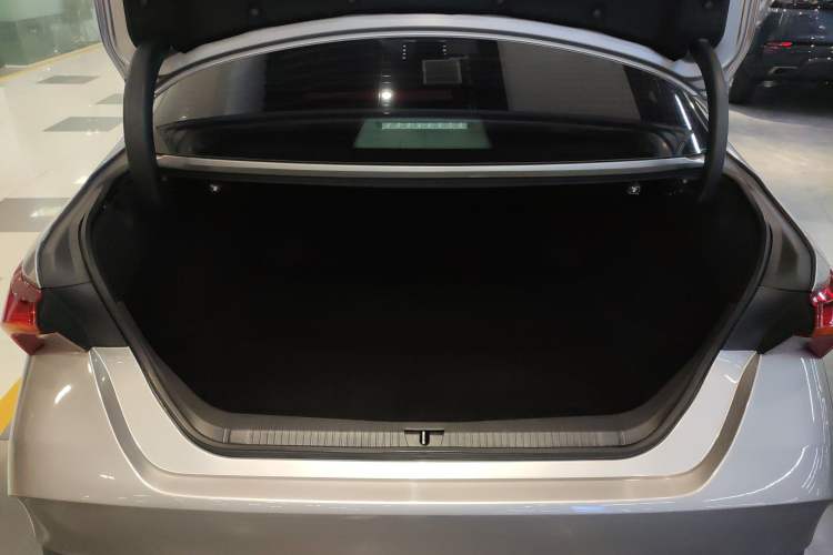 Used Toyota Avalon 2019 2.0L XLE Premium Edition China VI