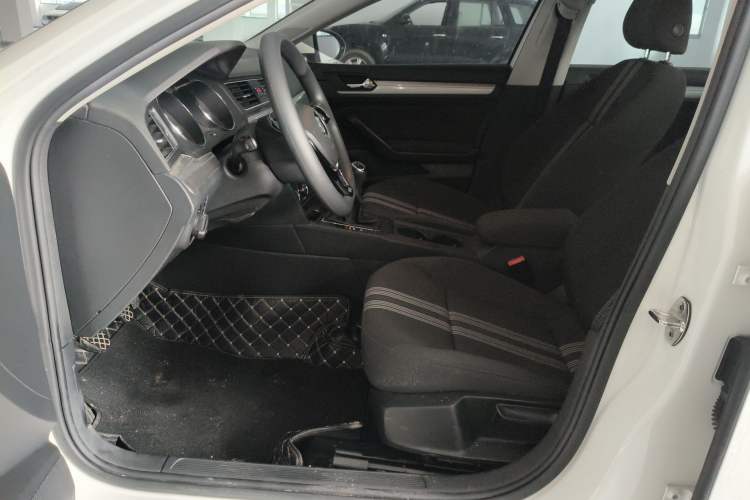 Used Volkswagen Lamando 2017 230TSI Manual Trend Edition
