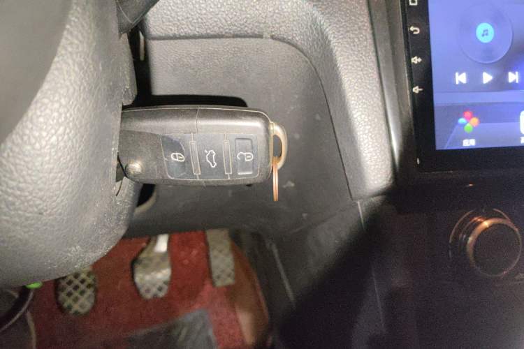 Used Volkswagen Santana 2013 1.4L Manual Fashion Edition
