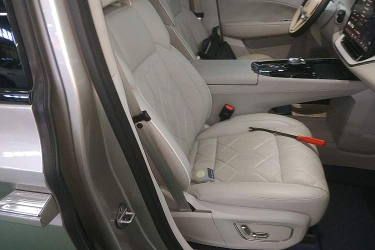 Used Volvo EM90 2025 Ultra Six-Seater