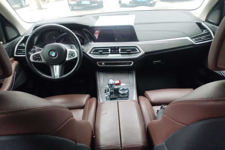 Used BMW X5 2019 xDrive40i Luxury Model with M Sport Package Center Console